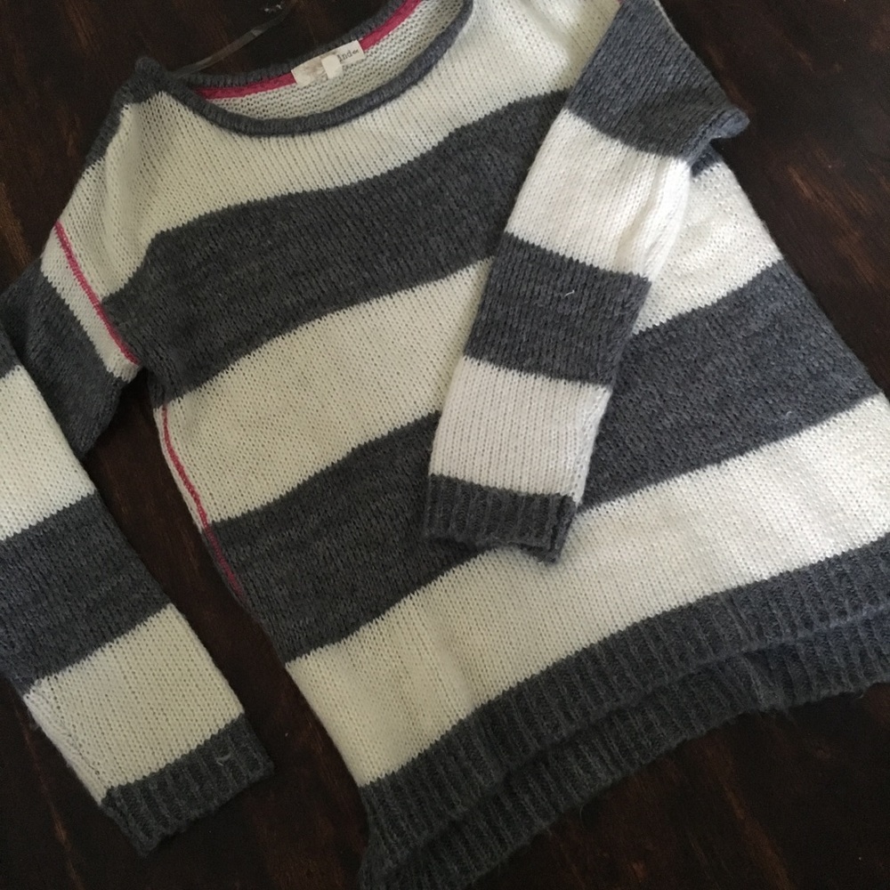 Loose-Fitting Sweater